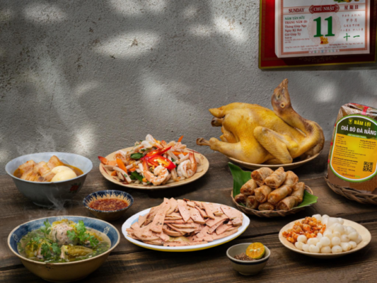 mâm cỗ chả bò đà nẵng của năm lợi
